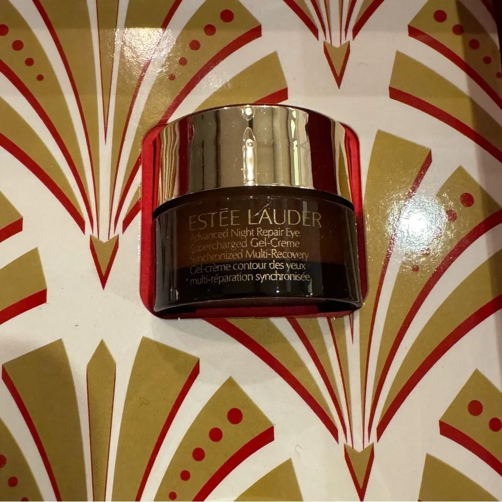 Estee Lauder lift + Glow routine Skincare Collection - Picture 3 of 9